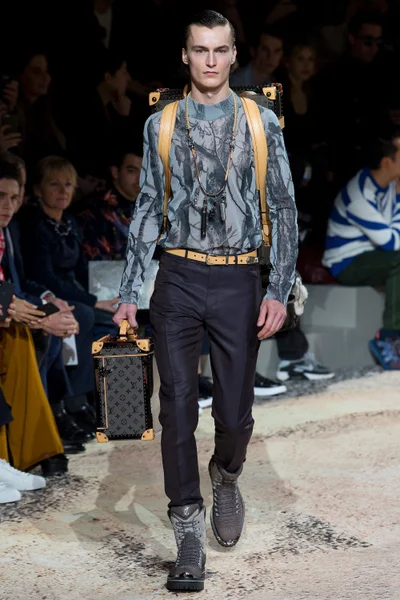 Look 8